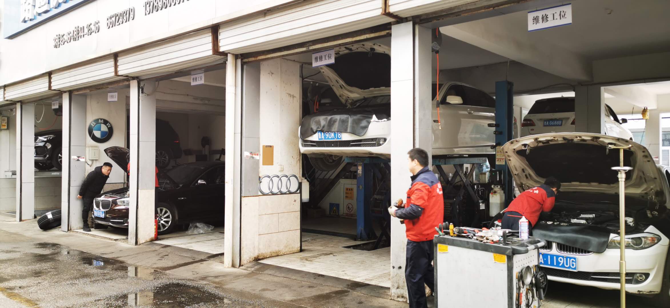 給汽車加油時不要讓機(jī)油溢出來！